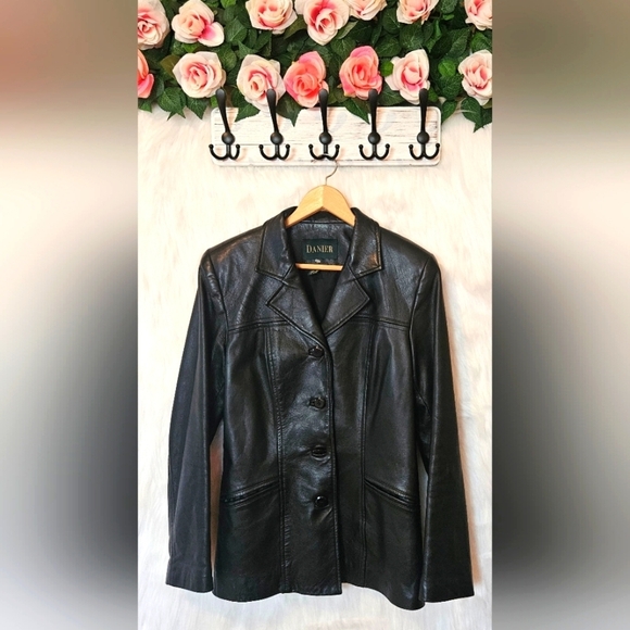 Danier Jackets & Blazers - Danier Classic Women's Front Button Mid Length Leather Jacket